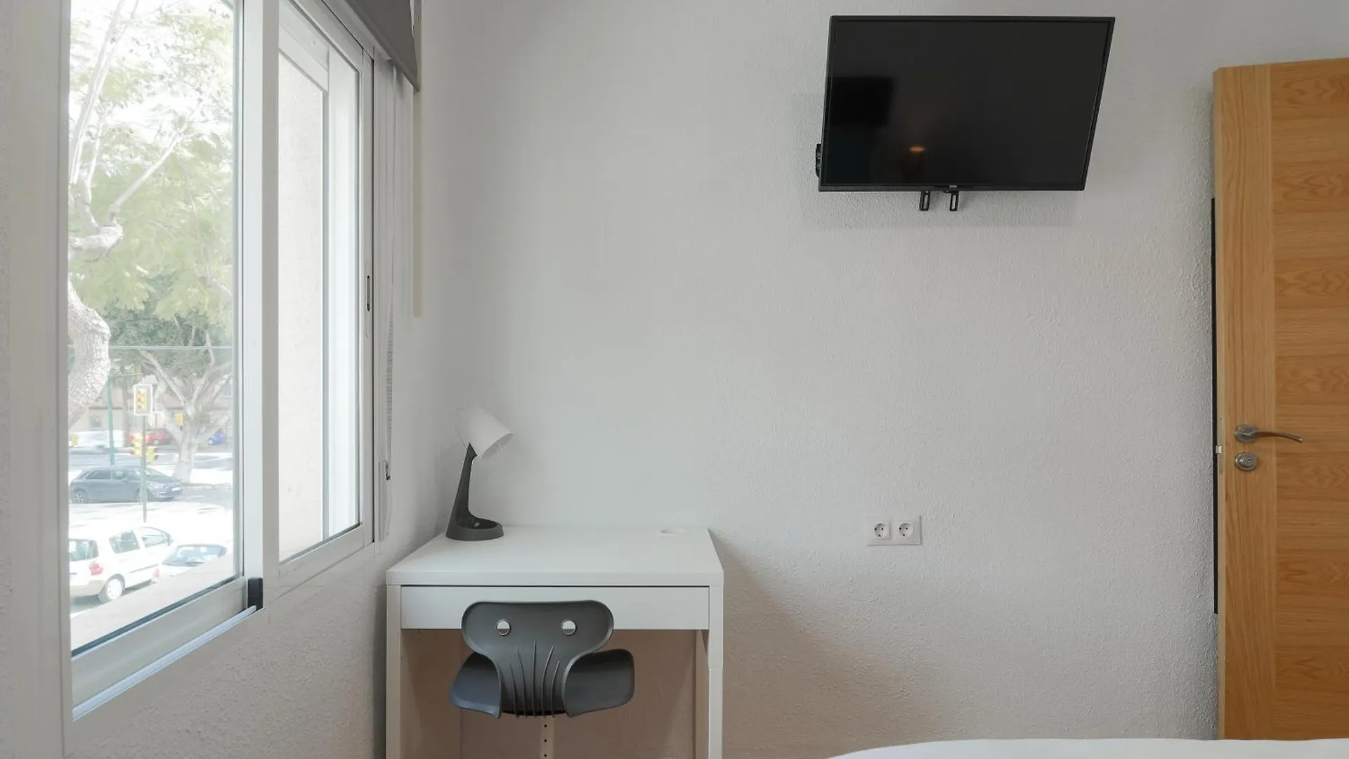 Апартаменты C75 - Comfy 3 Bedroom Near City Center Малага Испания
