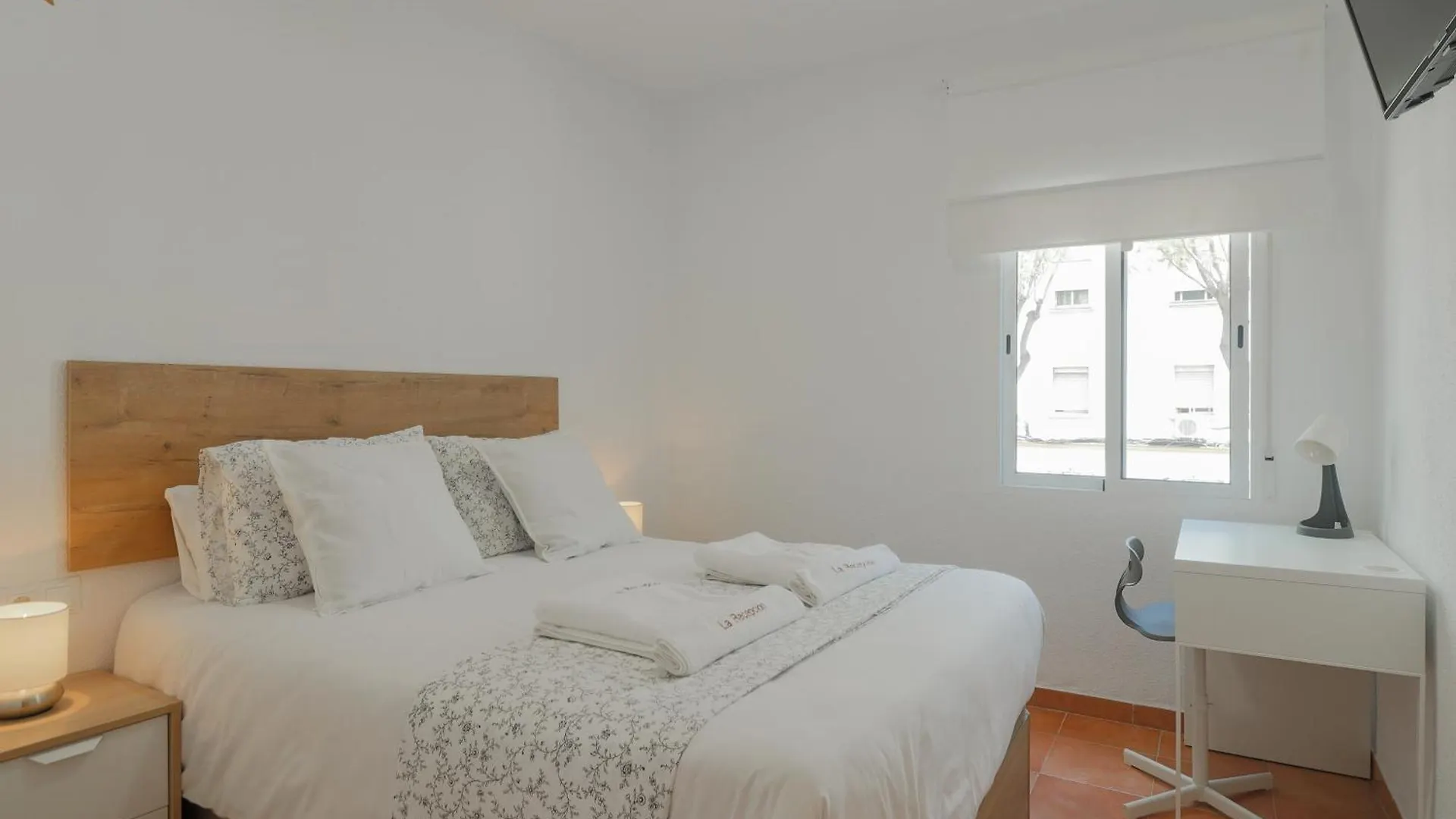 C75 - Comfy 3 Bedroom Near City Center Малага 0*,