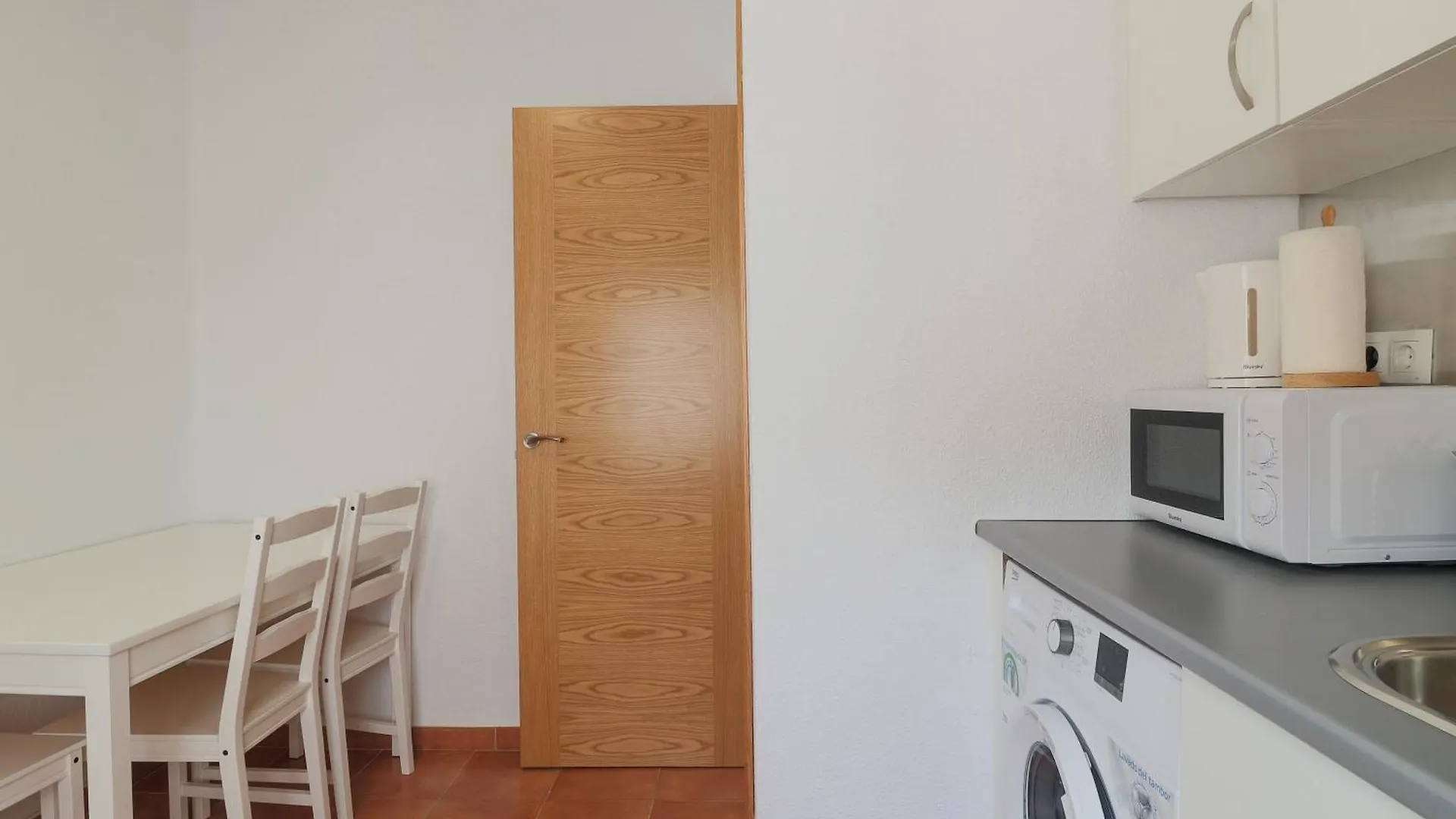 Apartment C75 - Comfy 3 Bedroom Near City Center Malaga