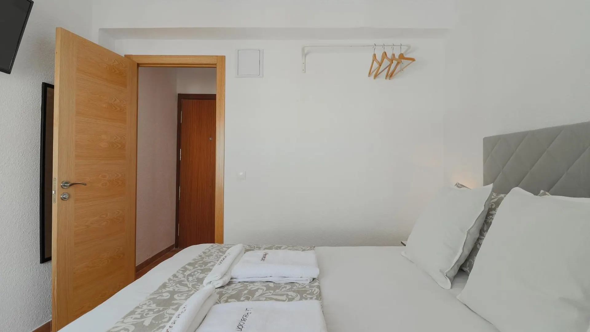 C75 - Comfy 3 Bedroom Near City Center Malaga Apartment