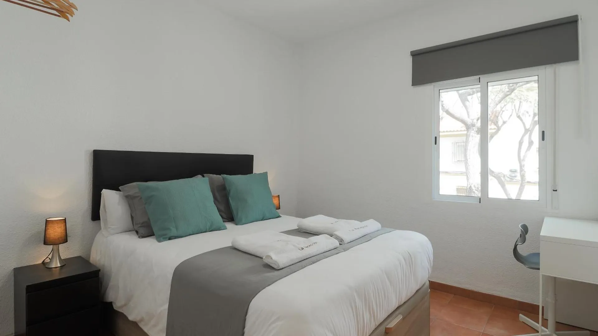 Apartment C75 - Comfy 3 Bedroom Near City Center Malaga Spain