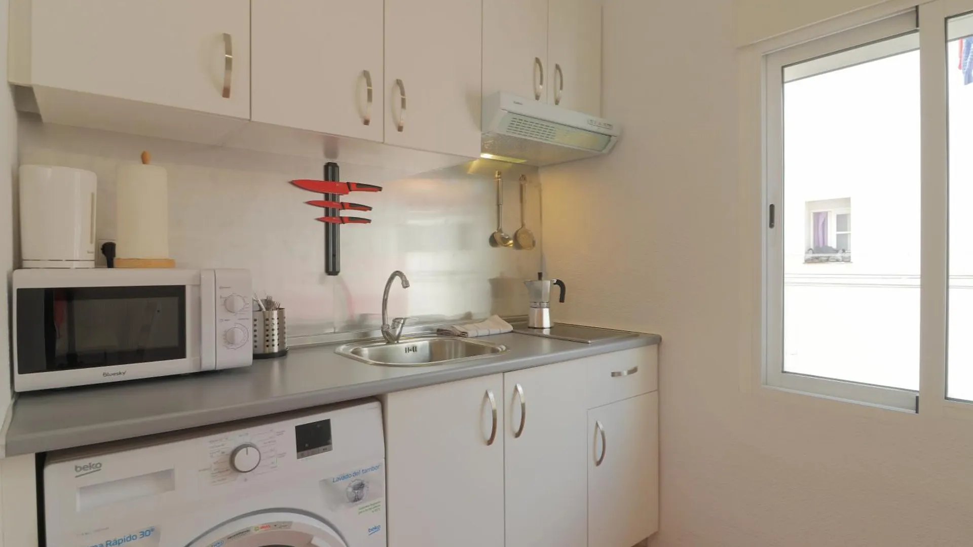 Apartment C75 - Comfy 3 Bedroom Near City Center Malaga